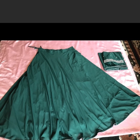 Sari palace 3 peaces skirt and top and scarf - Picture 2 of 8